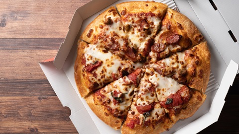 PFAS, sustancias químicas dañinas en el cartón de las pizzas y otros alimentos